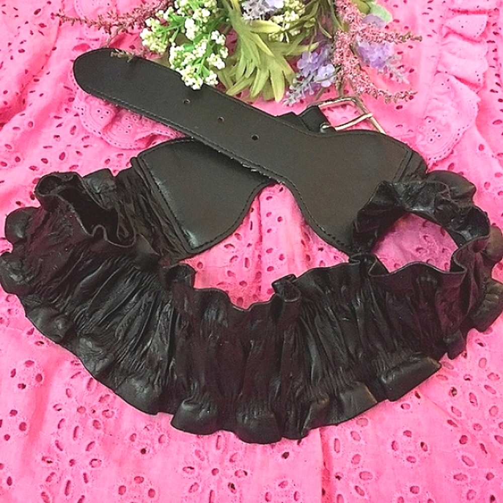 🌺🖤Express Black Ruffled Wide Stretch Belt (M/32 1/2”)🖤🌺